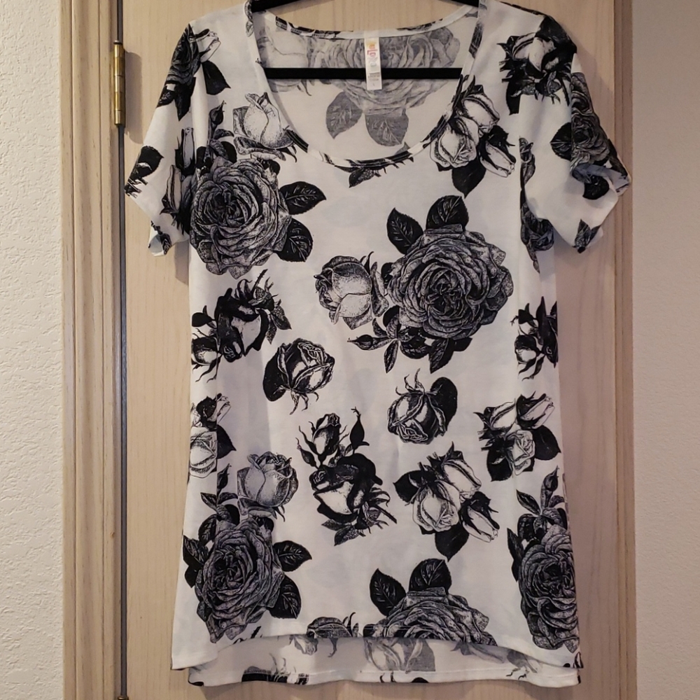 Lularoe Classic Tee